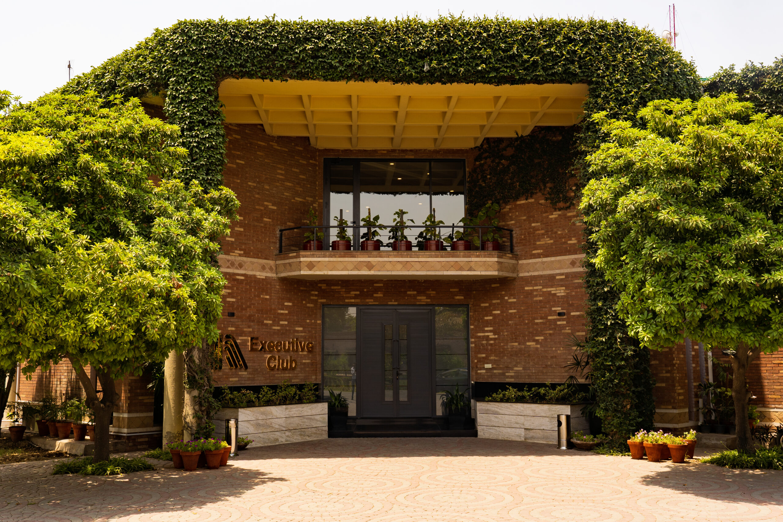 Nishat Executive Club – Where Luxury Meets Durability